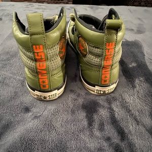 High top sneakers slightly (Used)